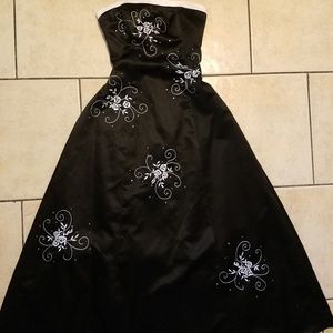 Betsy & Adam formal wedding/ prom gown sz 8